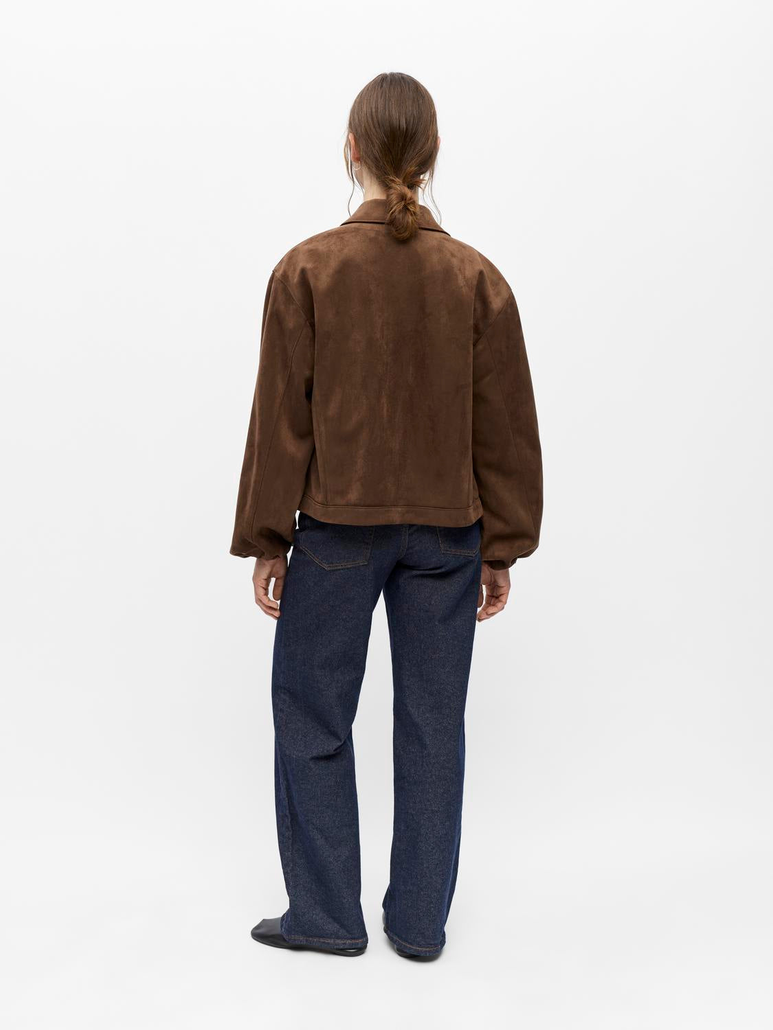 model_shot-back